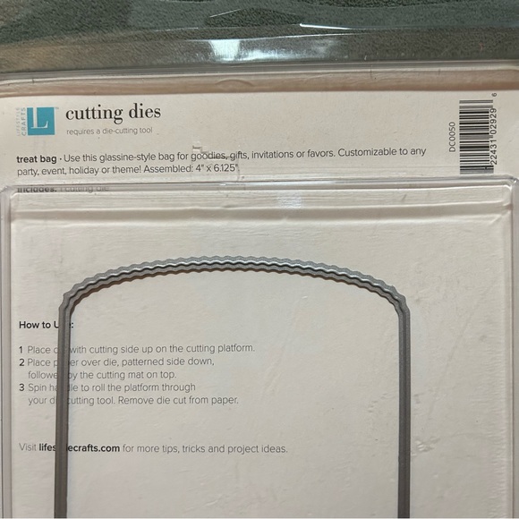 We R Memory Keepers/Lifestyle Crafts TREAT BAG cutting die - Picture 3 of 4